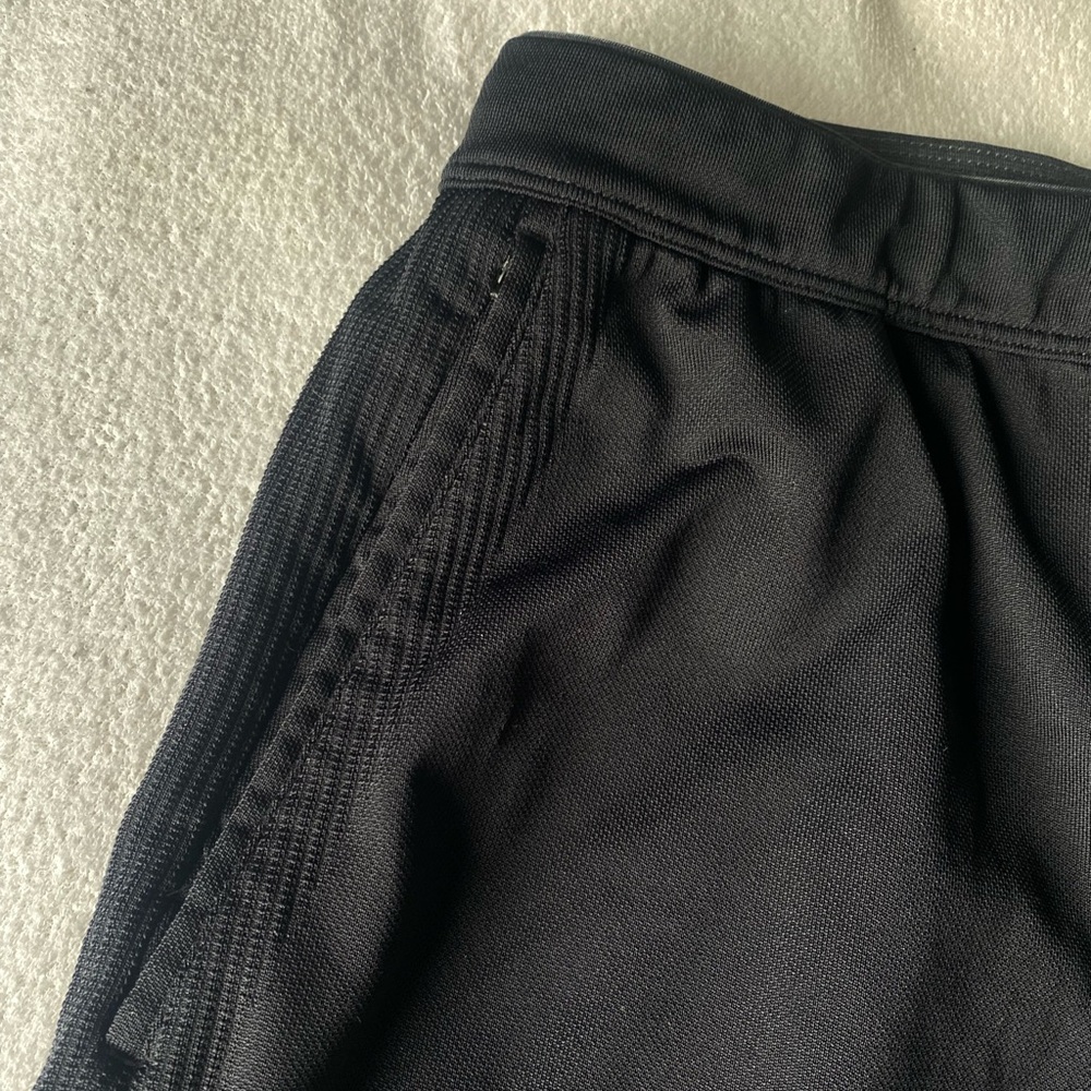 UNIQLO Shorts - Picture 2 of 10